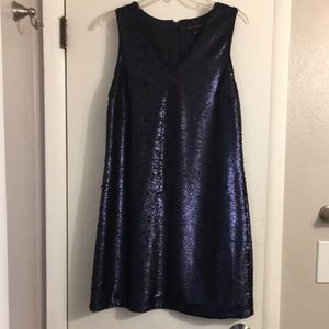 Unique fun V-neck sleeveless purple sequin dress